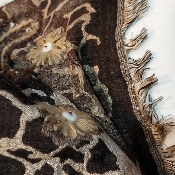 Pasmina brown/beige silk and wool floral embossed large shawl - Picture 8 of 8